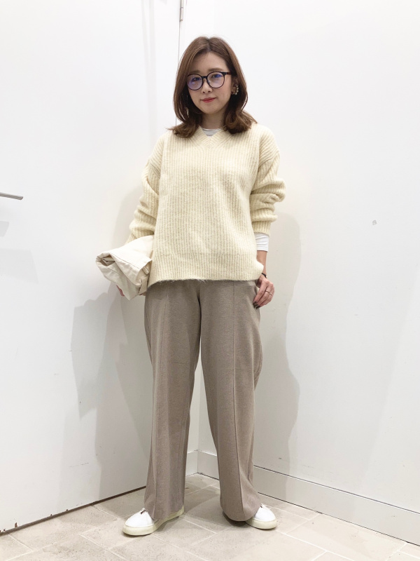 ドライスウェットカーブパンツ、フラッフィVネックセーターの