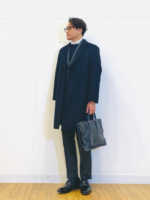 ユニクロ　ウールカシミヤチェスターコート　黒か紺 感動ジャケット、ウールカシミヤチェスターコートのコーディネート