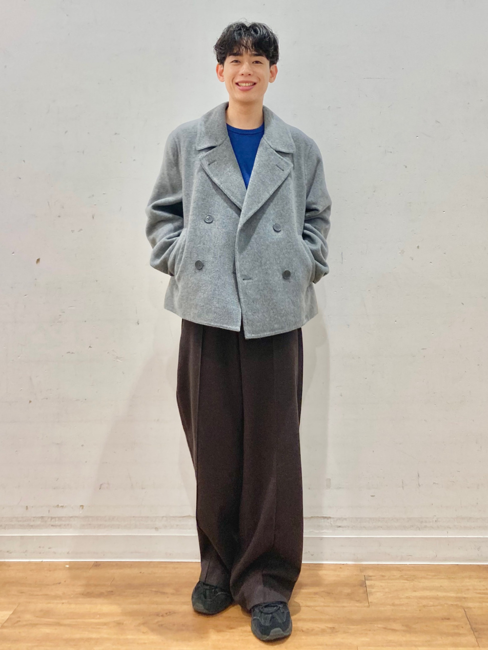 ダブルフェイスショートコートリラックスフィット」の着用