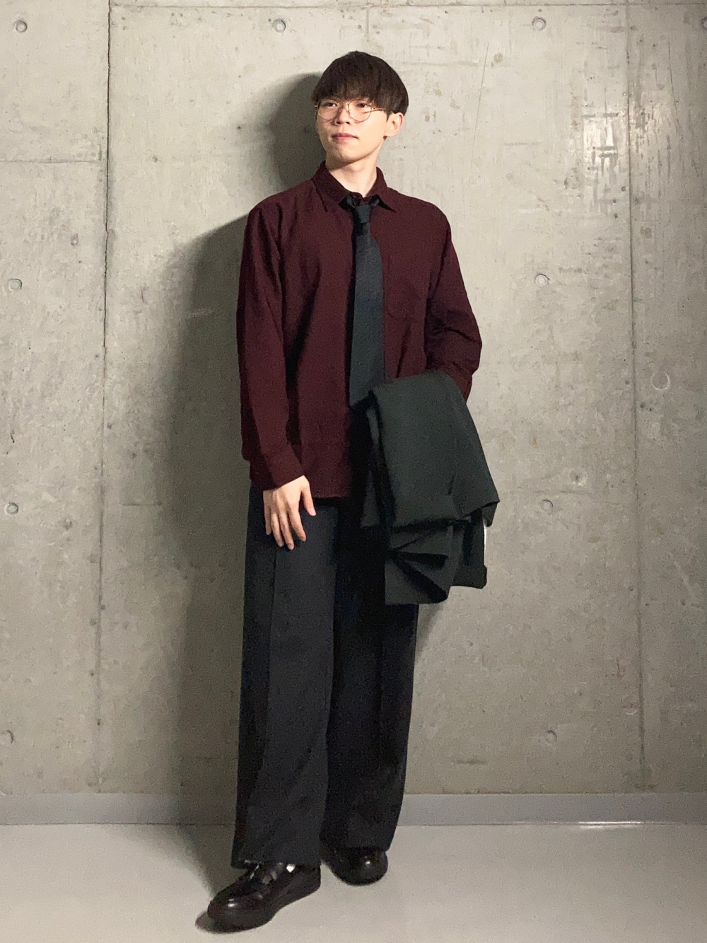 ソフトニットフリースクルーネックT、フランネルシャツ」の着用