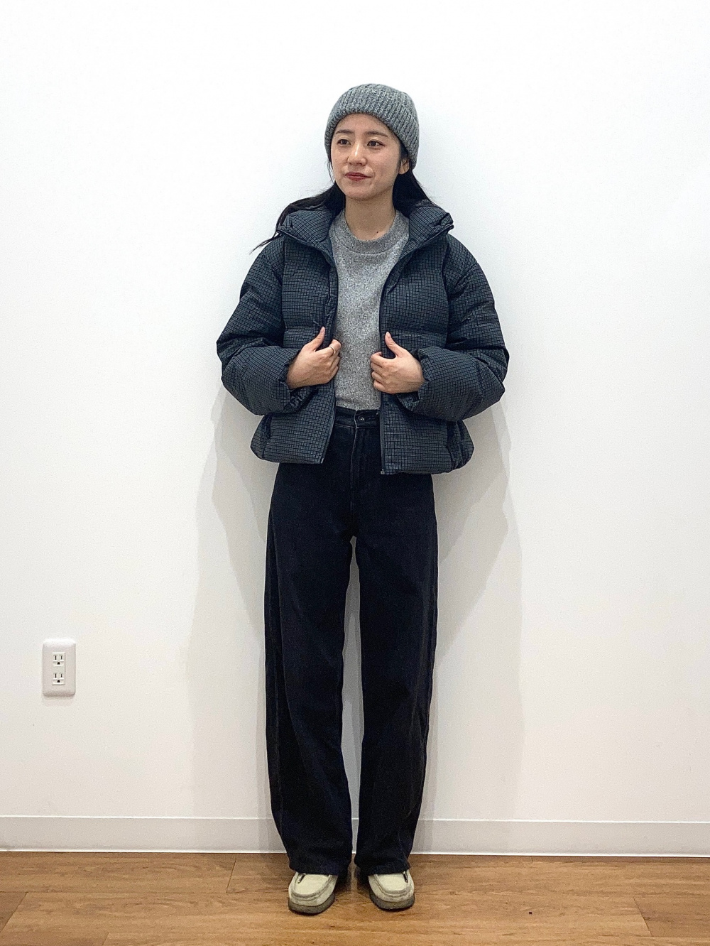 フリースワイドパンツ、シームレスダウンショートジャケット」の着用