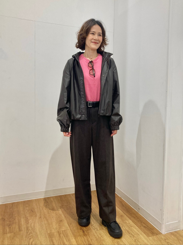 【UNIQLO】コーティングショートブルゾン　XXL コーティングショートブルゾン、スーピマコットンT/長袖」の着用