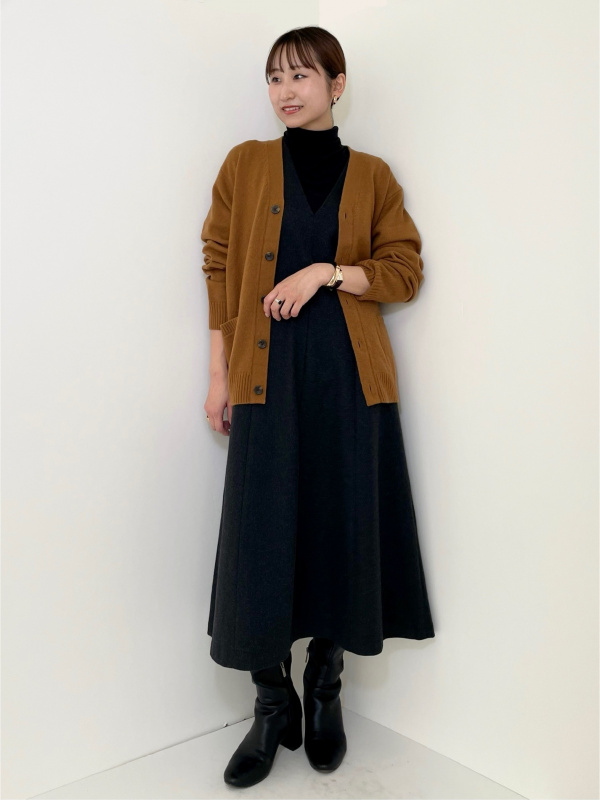 おりす様 リクエスト品 ジャージーイージーカーゴパンツ、ラムVネックカーディガン」の着用