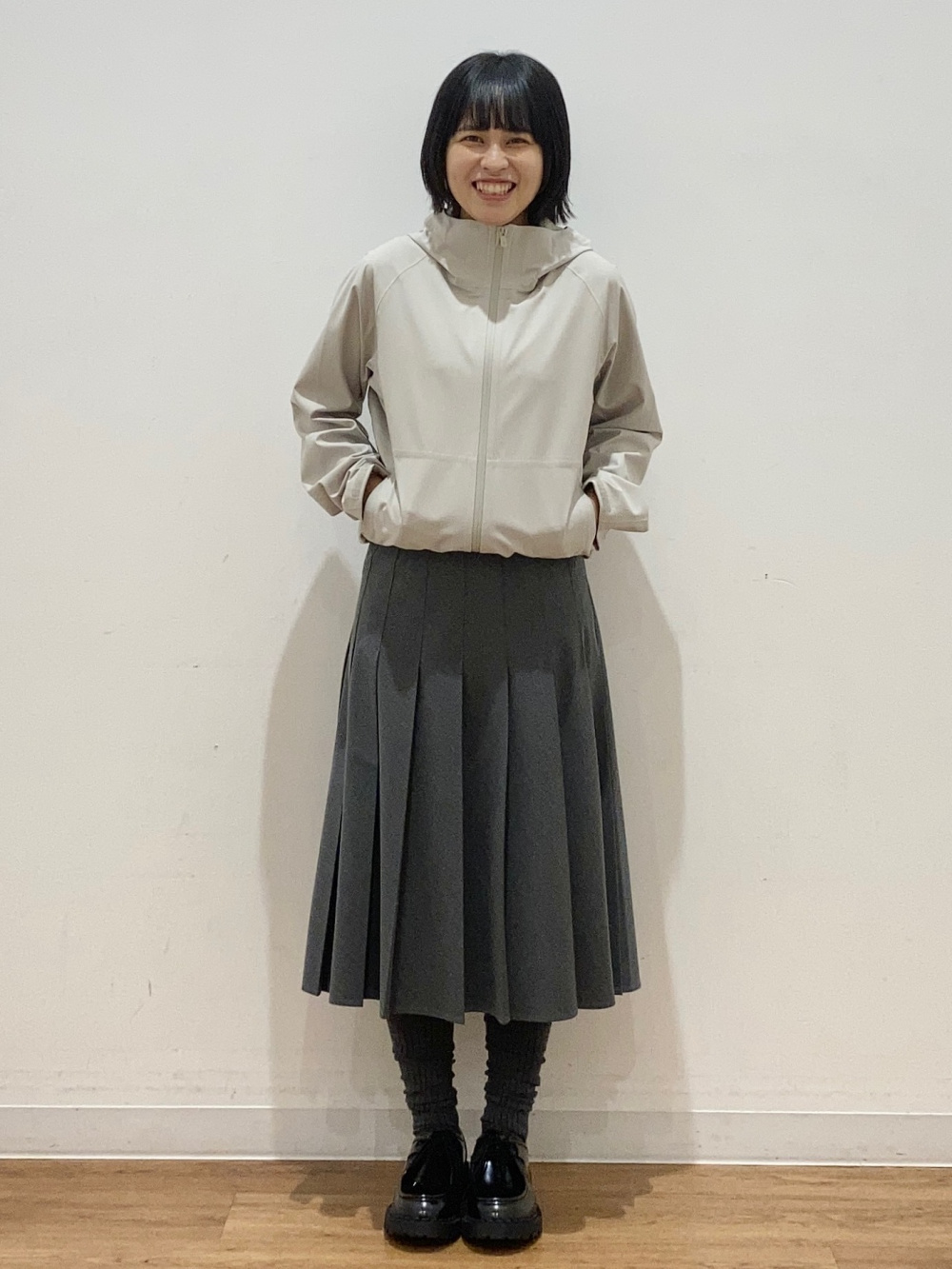 ユニクロ ワイドプリーツミディスカート グレー UNIQLOのワイドプリーツミディスカートで秋コーデ | TikTok
