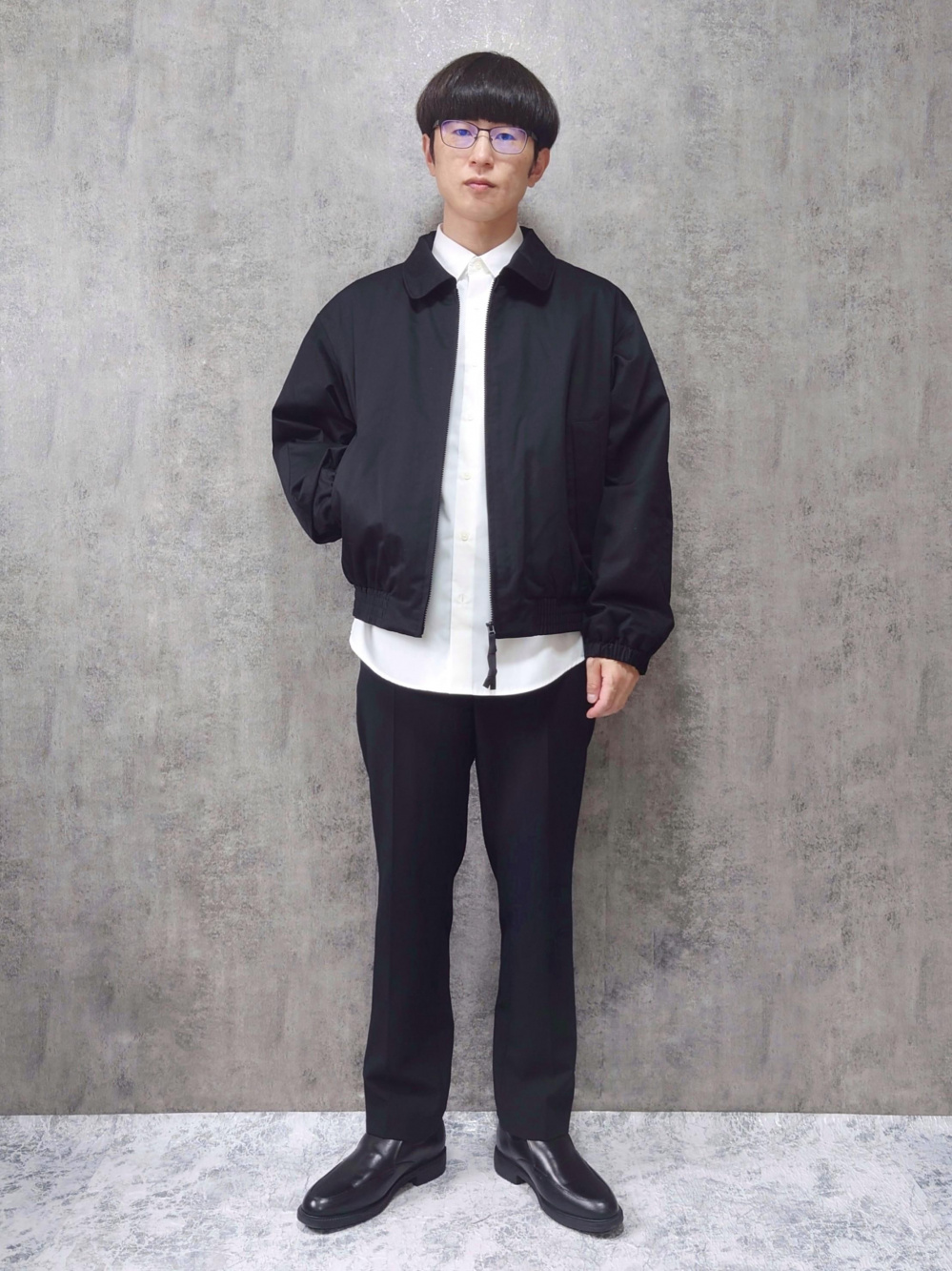 パフテックショートブルゾン、タックワイドパンツ」の着用