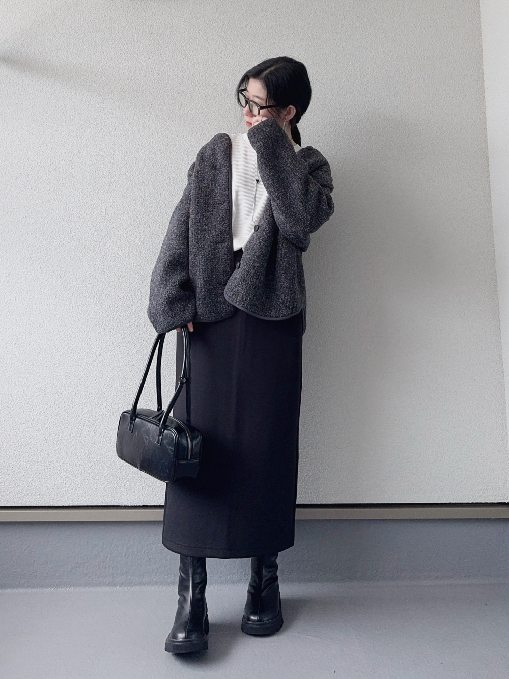 ワッフルT/長袖、コーデュロイタックワイドパンツ」の着用