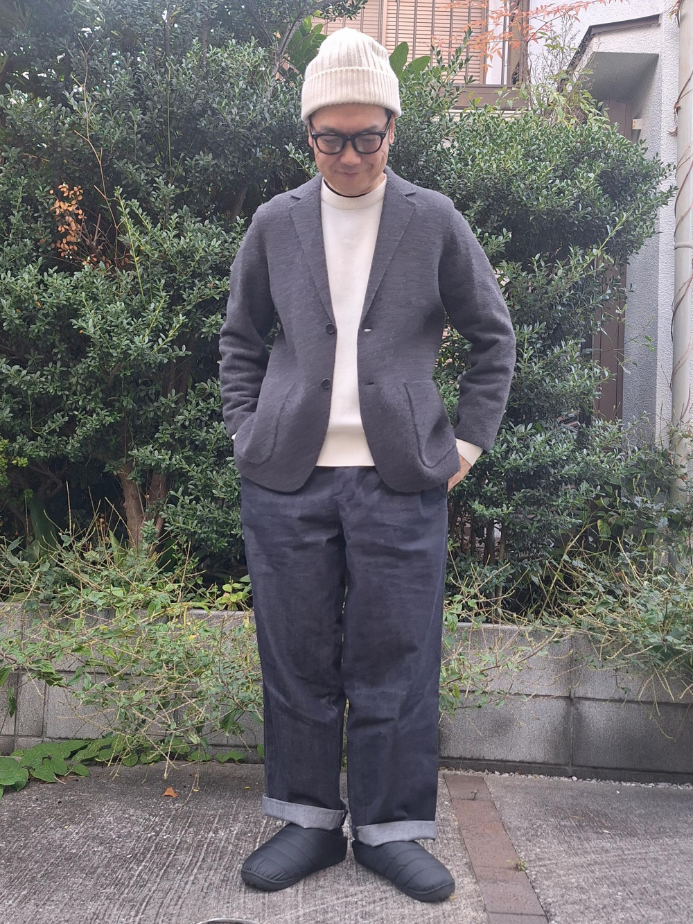 ニットフルジップジャケット、ブロードオーバーサイズシャツ」の着用