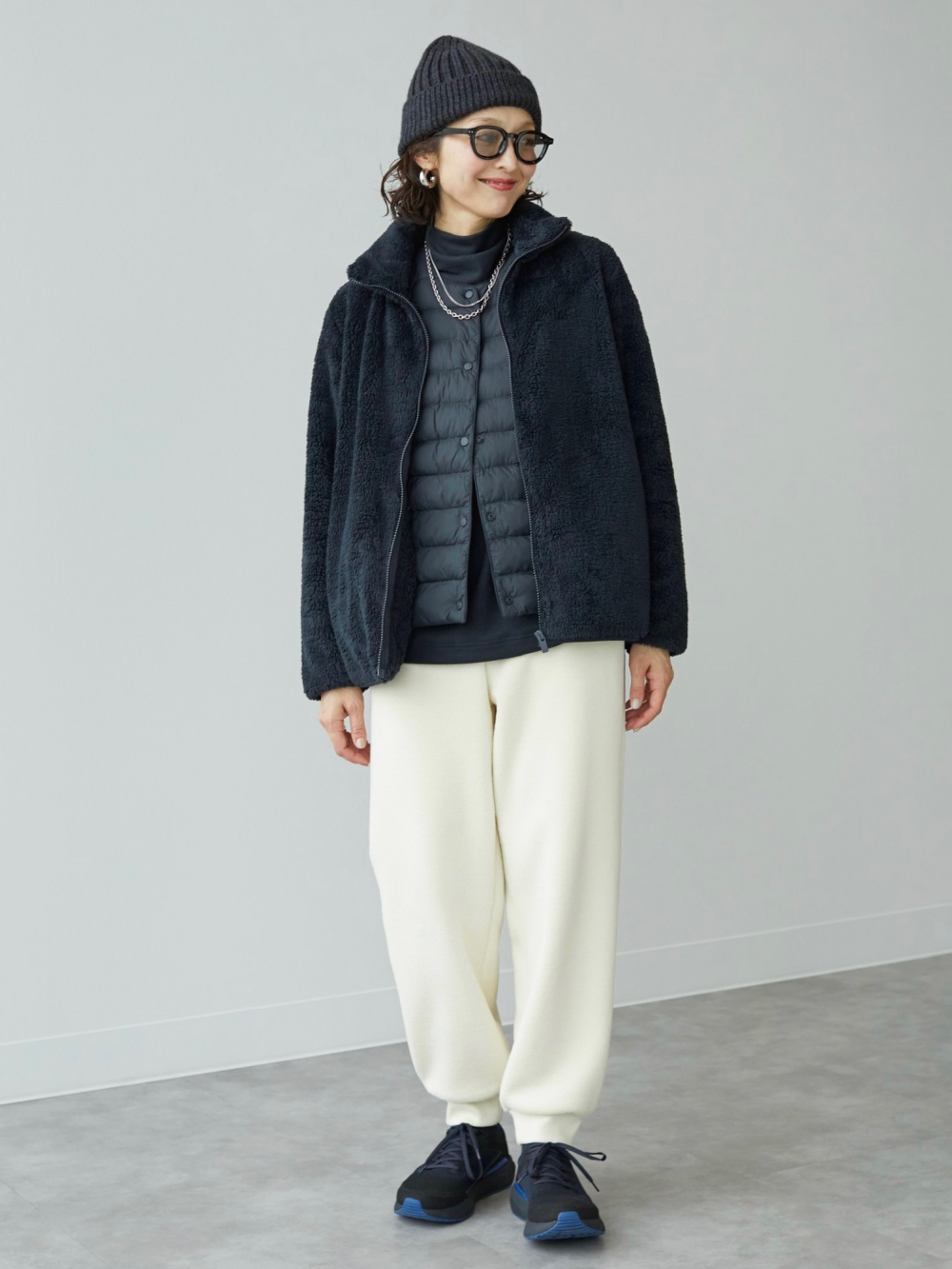 C6813 ソフトフリースブルゾン×ニットコーデ ソフトニットフリースクルーネックT、フリースジャケット」の着用