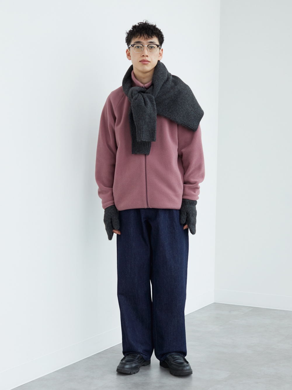 フリースジャケット、ソフトニットフリースクルーネックT」の着用