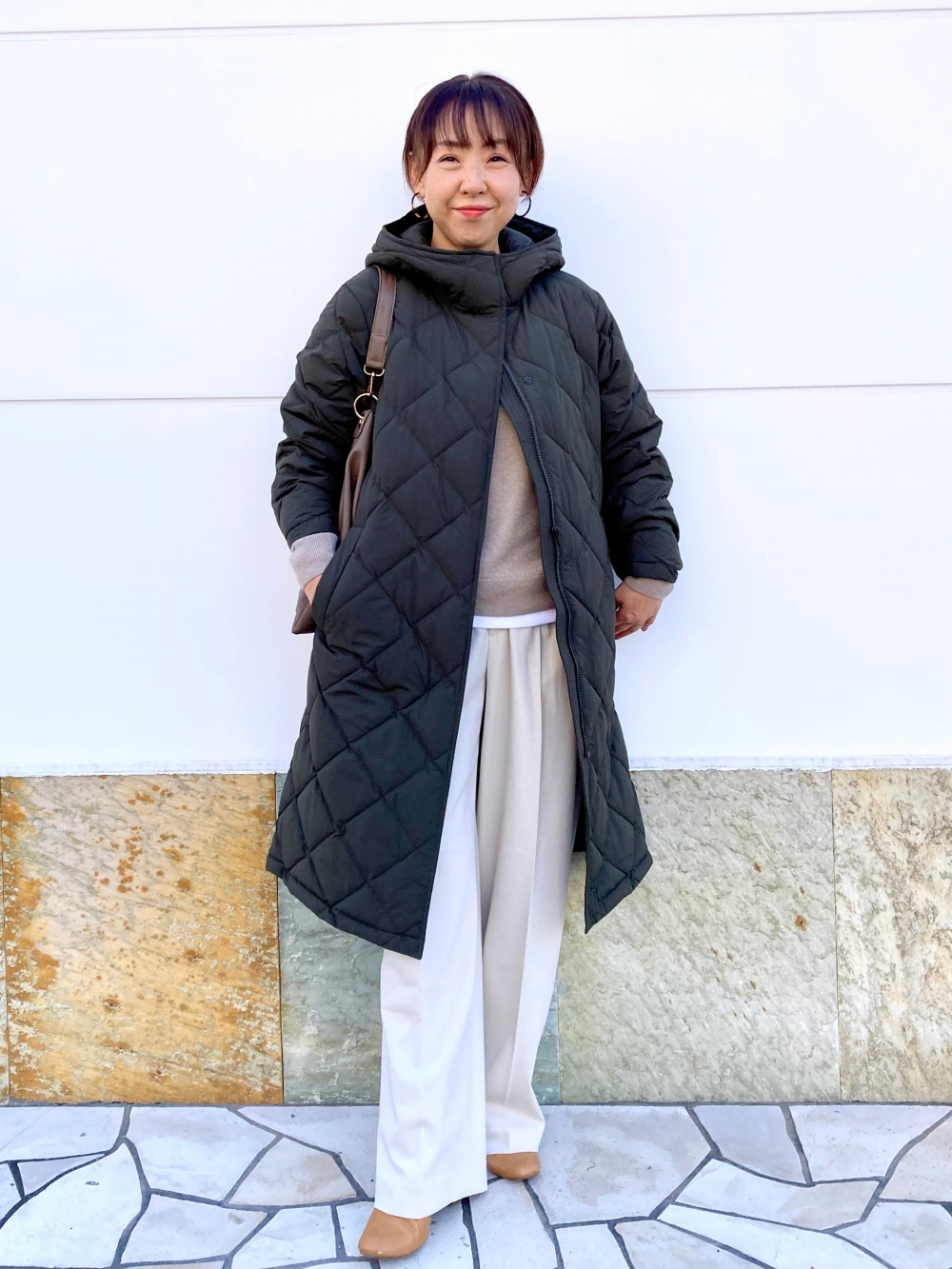 パフテックロングコートリラックスフィット、ストレートジーンズ」の