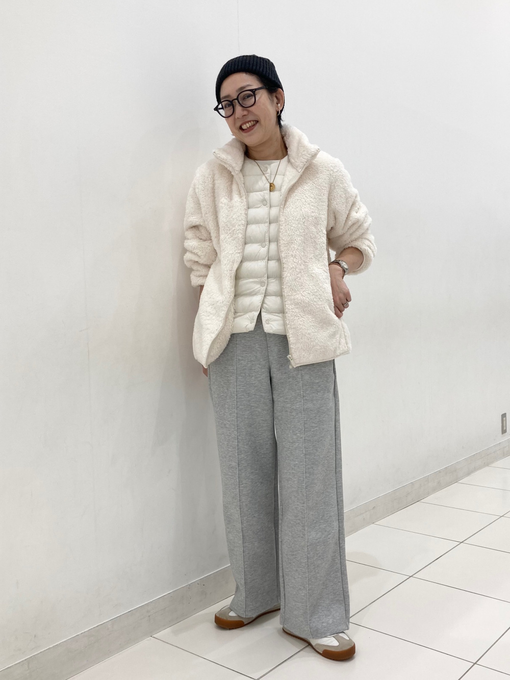 ソフトニットフリースクルーネックT、フリースジャケット」の着用