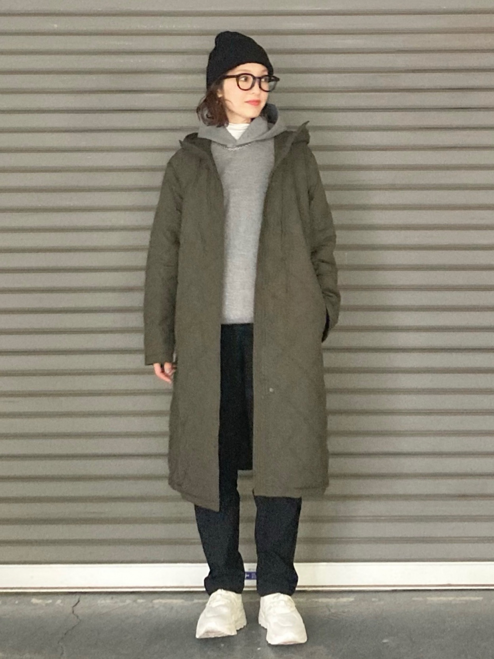 パフテックロングコートリラックスフィット、ストレートジーンズ」の