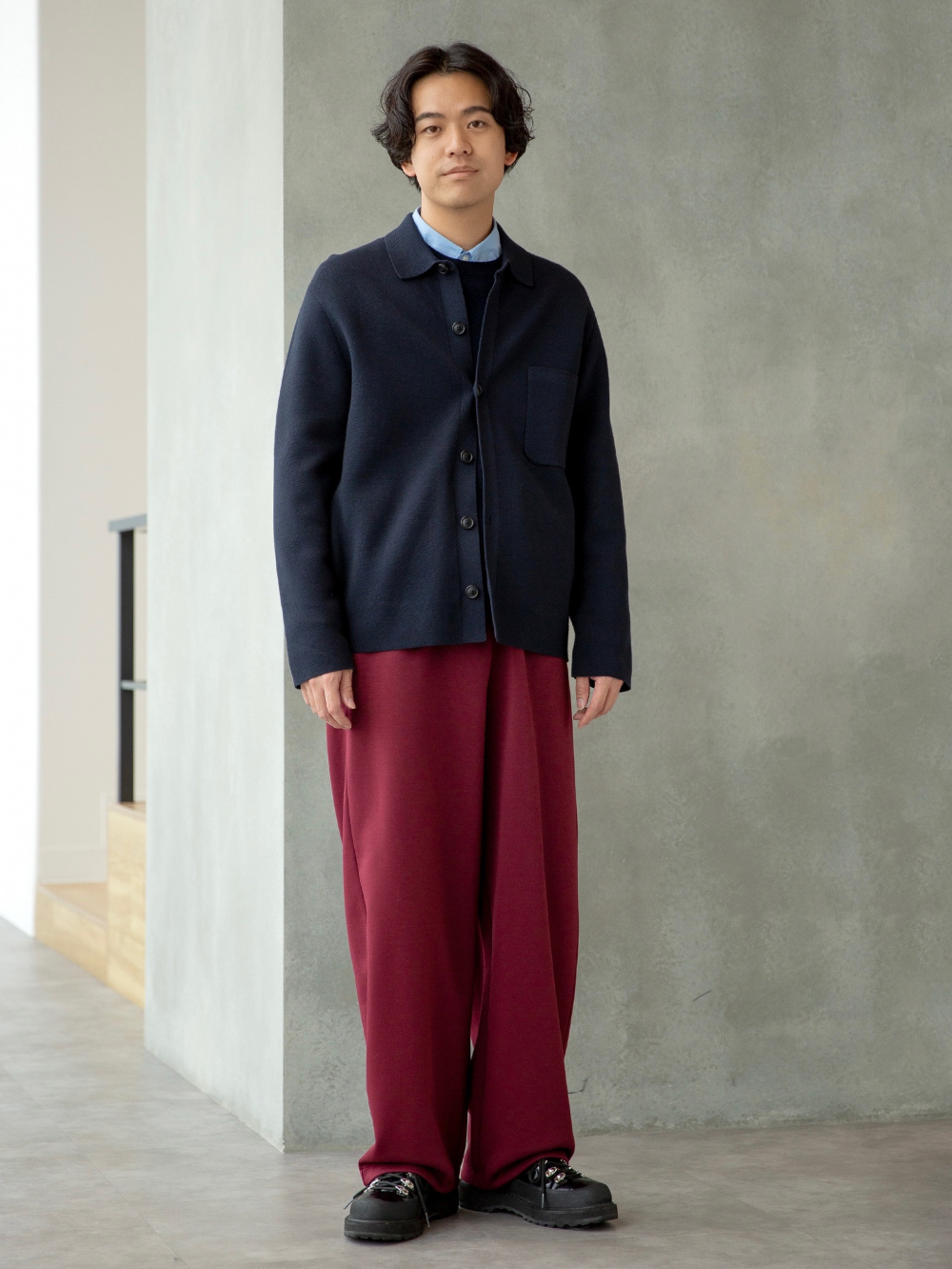 スウェットワイドパンツ、エアリズムコットンボーダーTシャツ」の着用