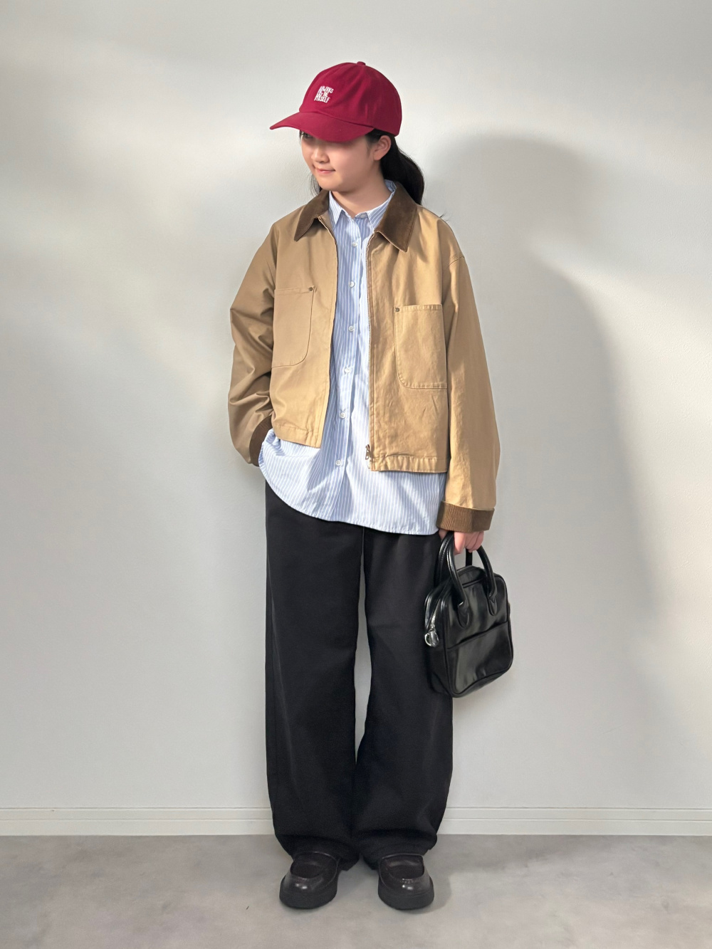 矢沢あいコレクション UT、ジップアップショートジャケット」の着用