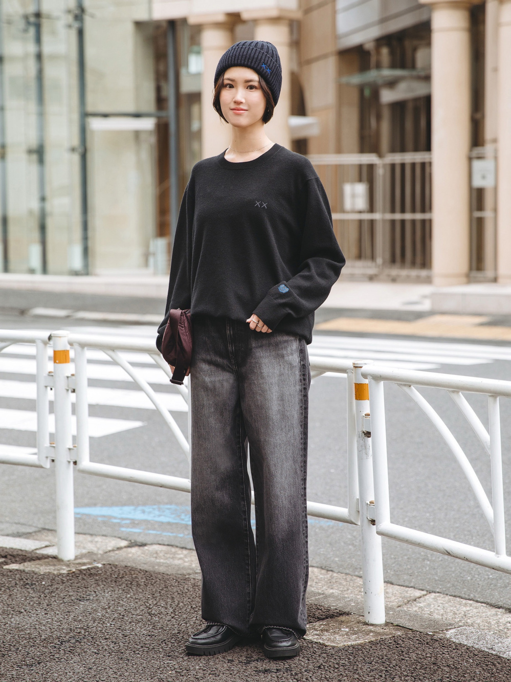 シームレスダウンパーカ、ソフトニットフリースクルーネックT」の着用