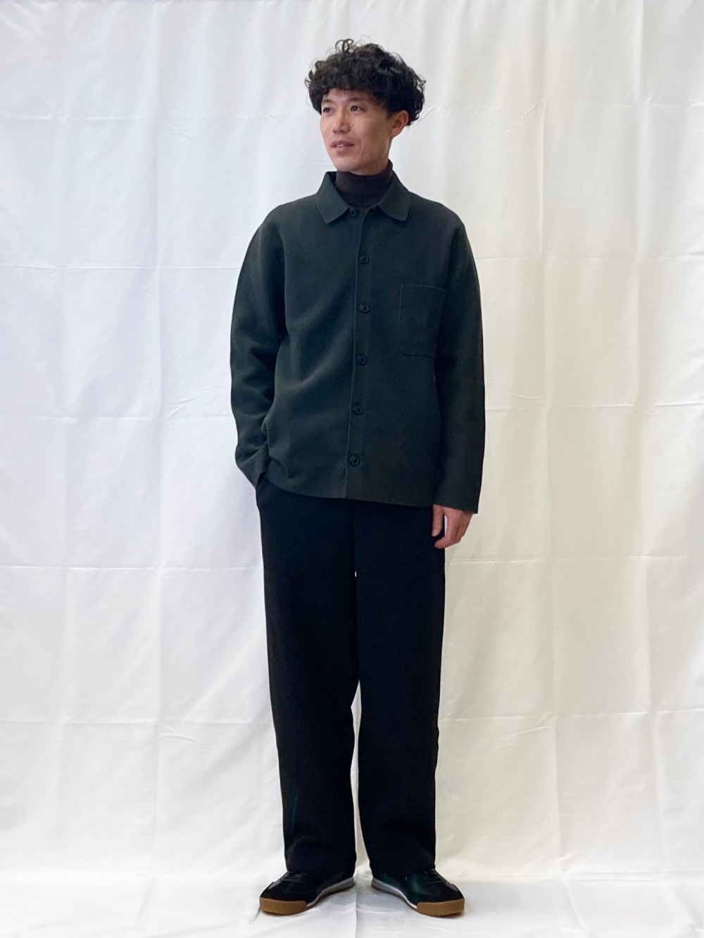 スウェットワイドパンツ、コットンショートブルゾン」の着用