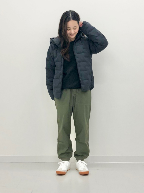 オーバーサイズスウェットシャツ、ストレッチイージージョガーパンツの