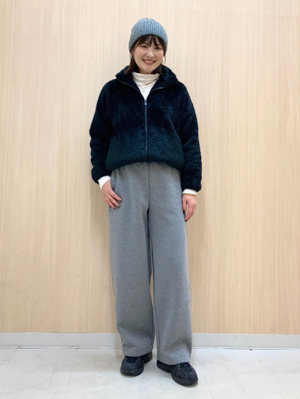 スウェットパンツ、ヒートテックフリースタートルネックTの