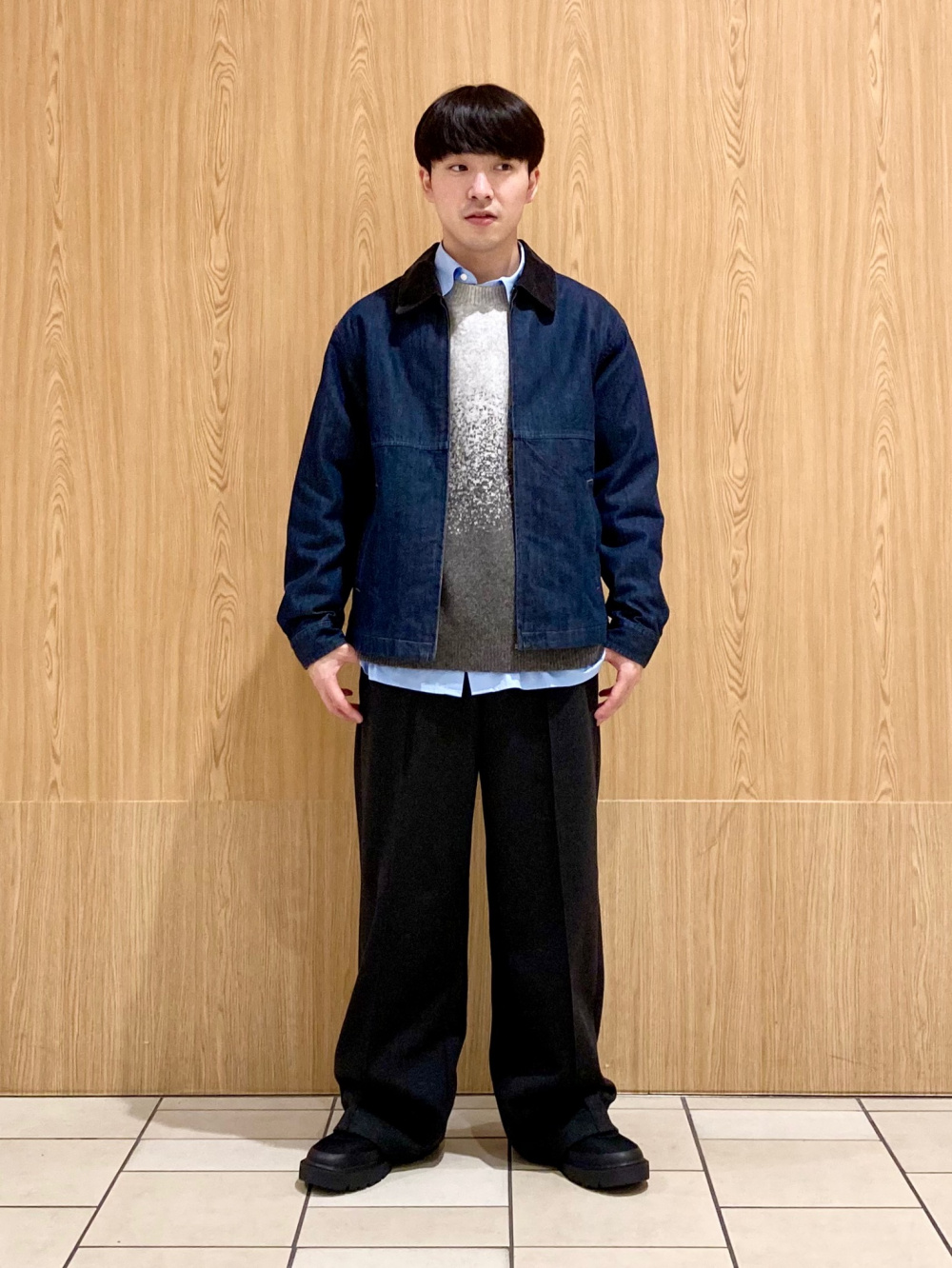 ニットフルジップジャケット、ブロードオーバーサイズシャツ」の着用