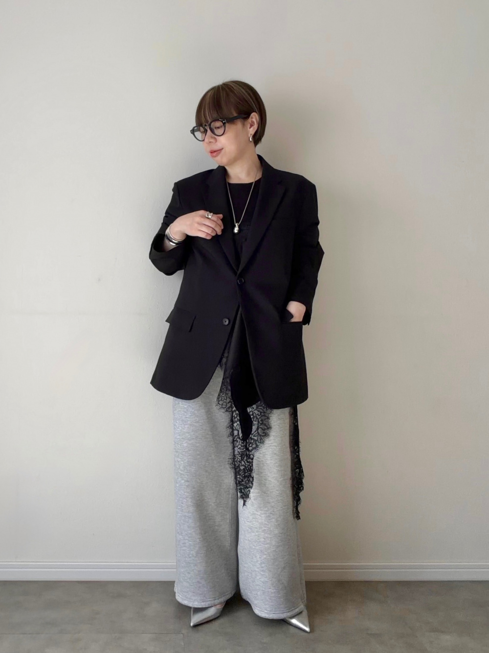 感動ジャケット、レーヨンスキッパーブラウス（7分袖）」の着用