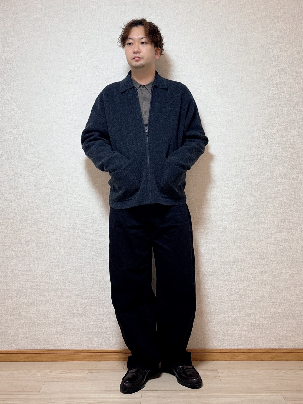 ニットフルジップジャケット、クルーネックセーター半袖」の着用