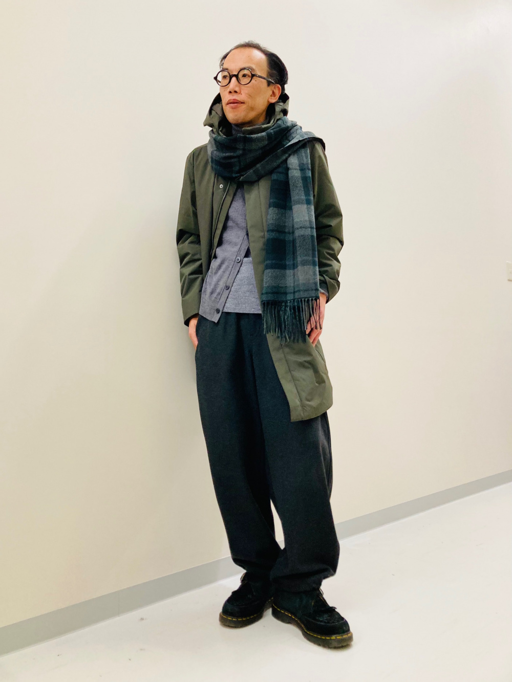 ソフトニットフリースクルーネックT、フリースジャケット」の着用