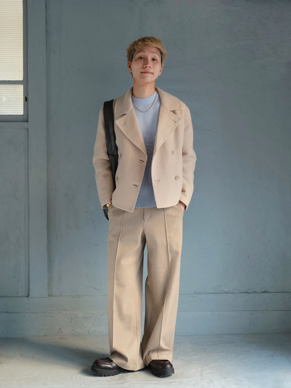 ダブルフェイスショートコートリラックスフィット」の着用