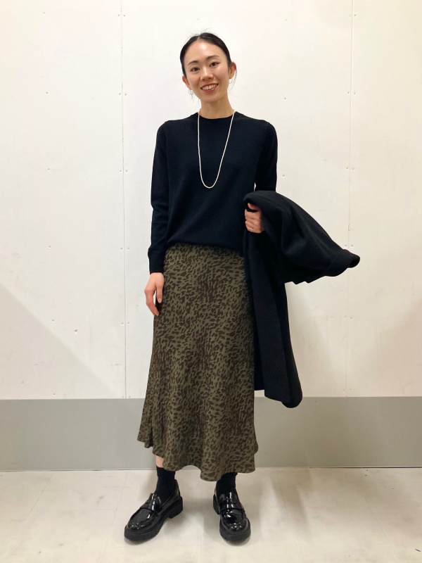 ブラッシュドジャージーワンピース、カシミヤクルーネックセーターの