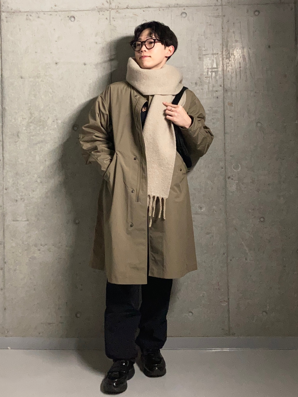 ポケッタブルUVカットパーカ、ウィンドプルーフ2WAYコート」の着用