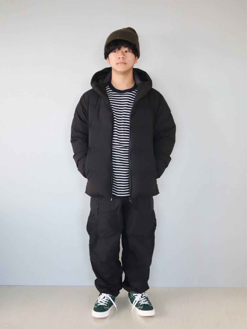コットンショートブルゾン、ワイドフィットカーゴパンツ」の着用