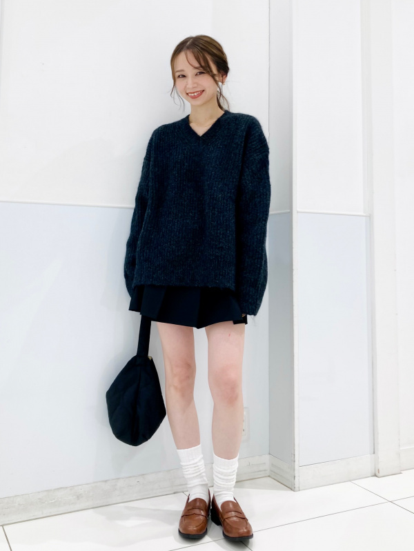 ドライスウェットカーブパンツ、フラッフィVネックセーターの