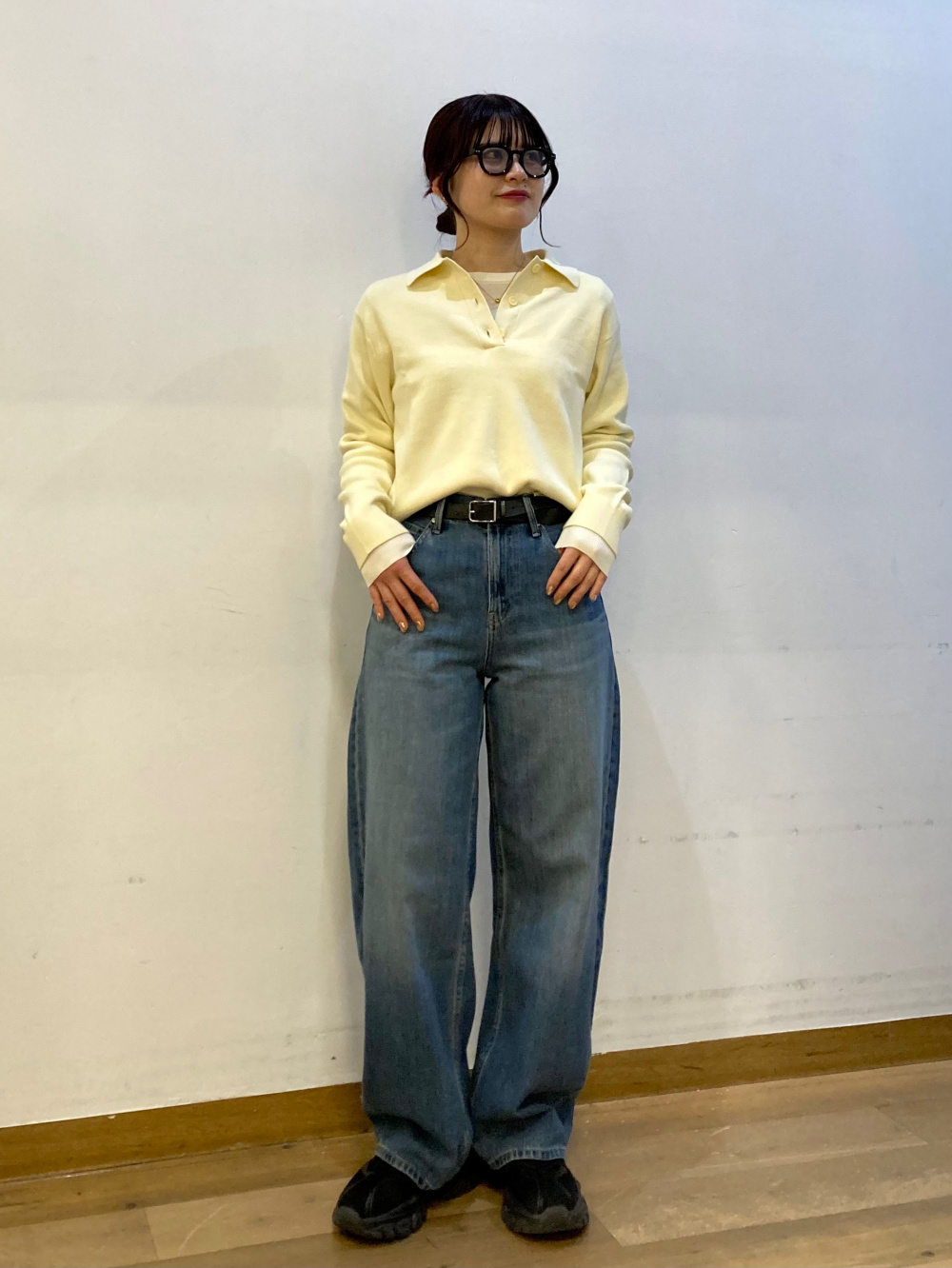ジャンプスーツ、ウールカシミヤチェスターコート」の着用