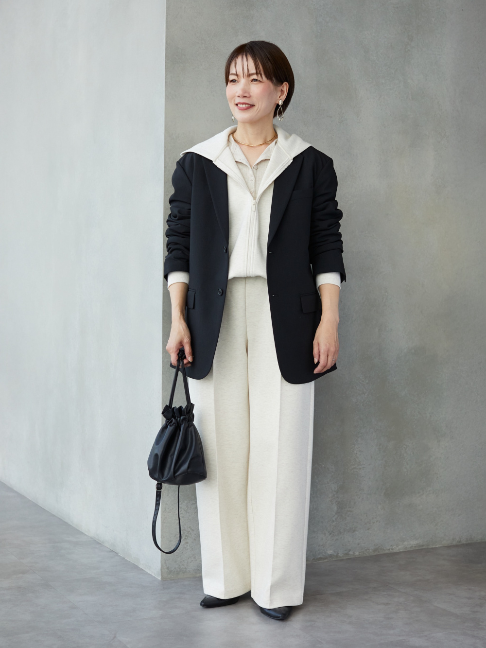 感動ジャケット、レーヨンスキッパーブラウス（7分袖）」の着用