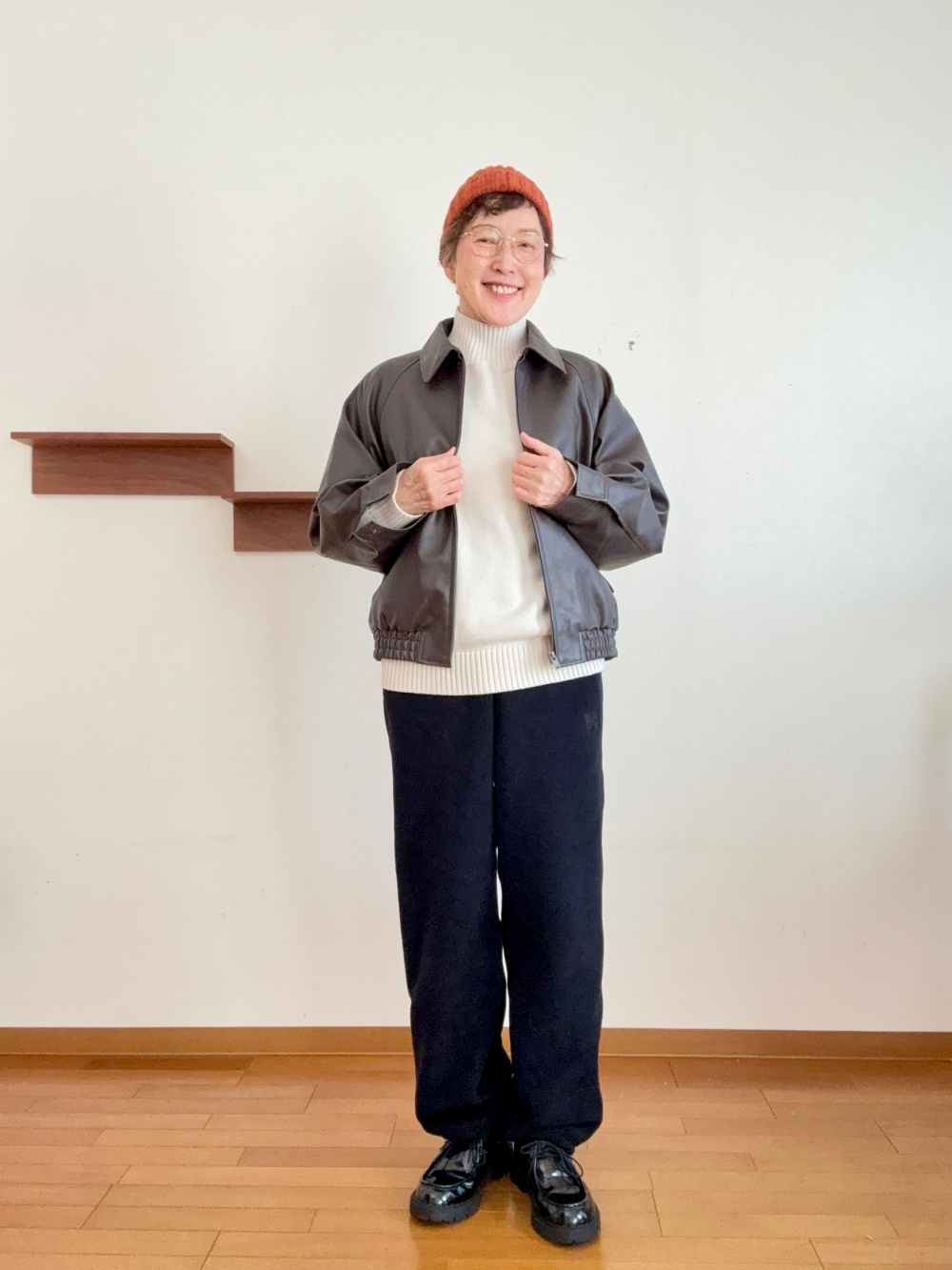 フリースオーバーサイズカーディガン、フリースワイドパンツ」の着用