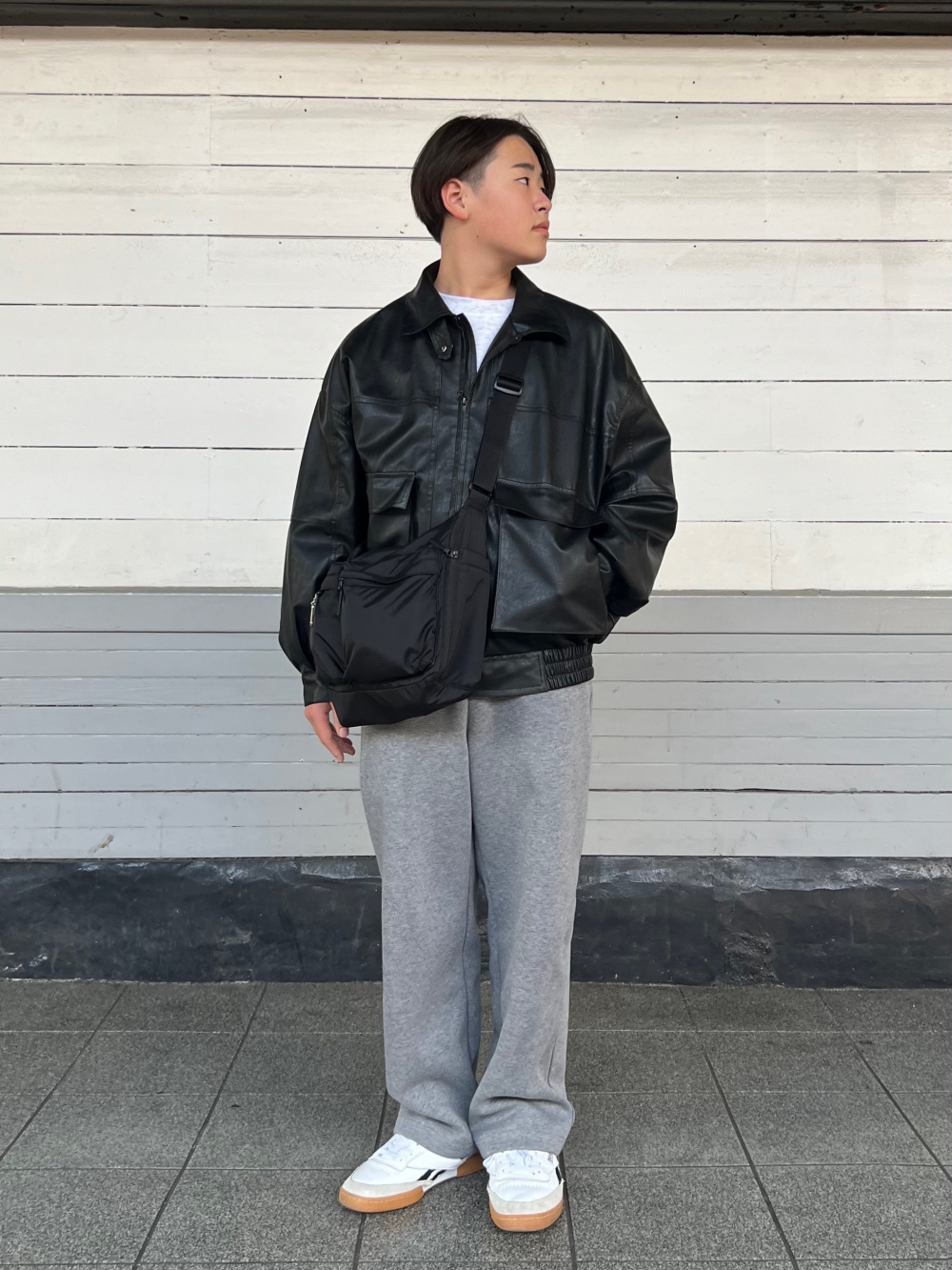 ポケッタブルUVカットパーカ、ウィンドプルーフ2WAYコート」の着用