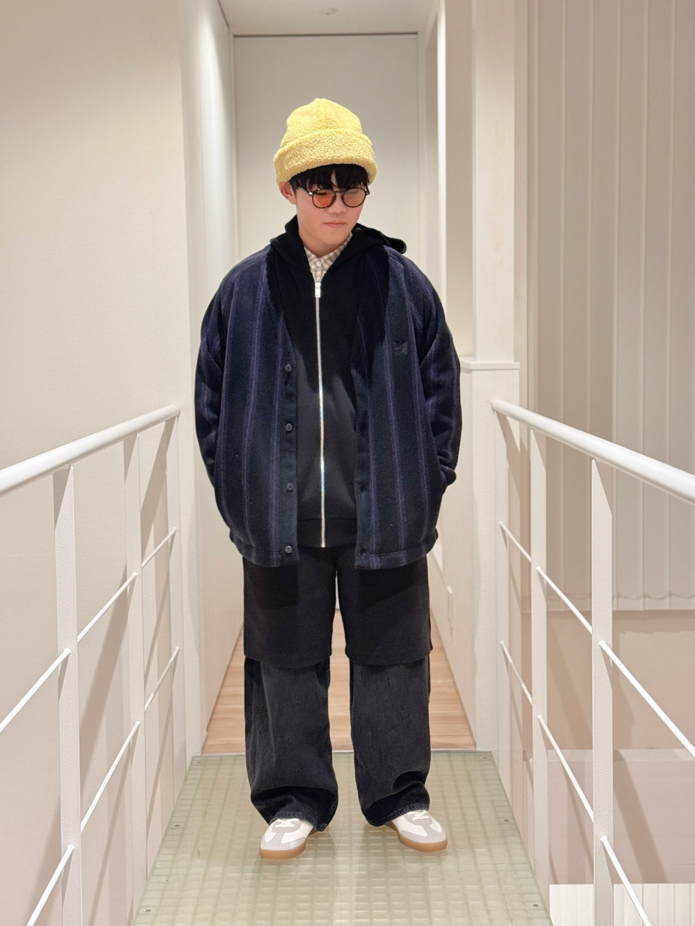 スウェットワイドショーツ、ライトウェイトスタンドブルゾン」の着用