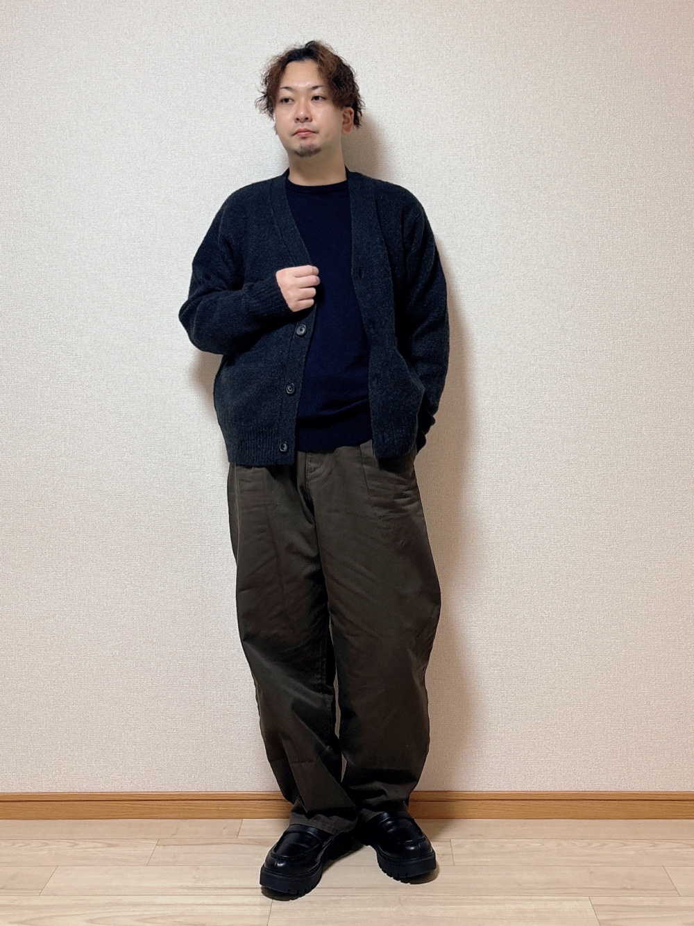 ミラノリブフルジップカーディガン、ライトウェイトパーカ」の着用