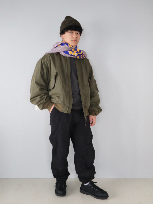 コットンショートブルゾン、ワイドフィットカーゴパンツの