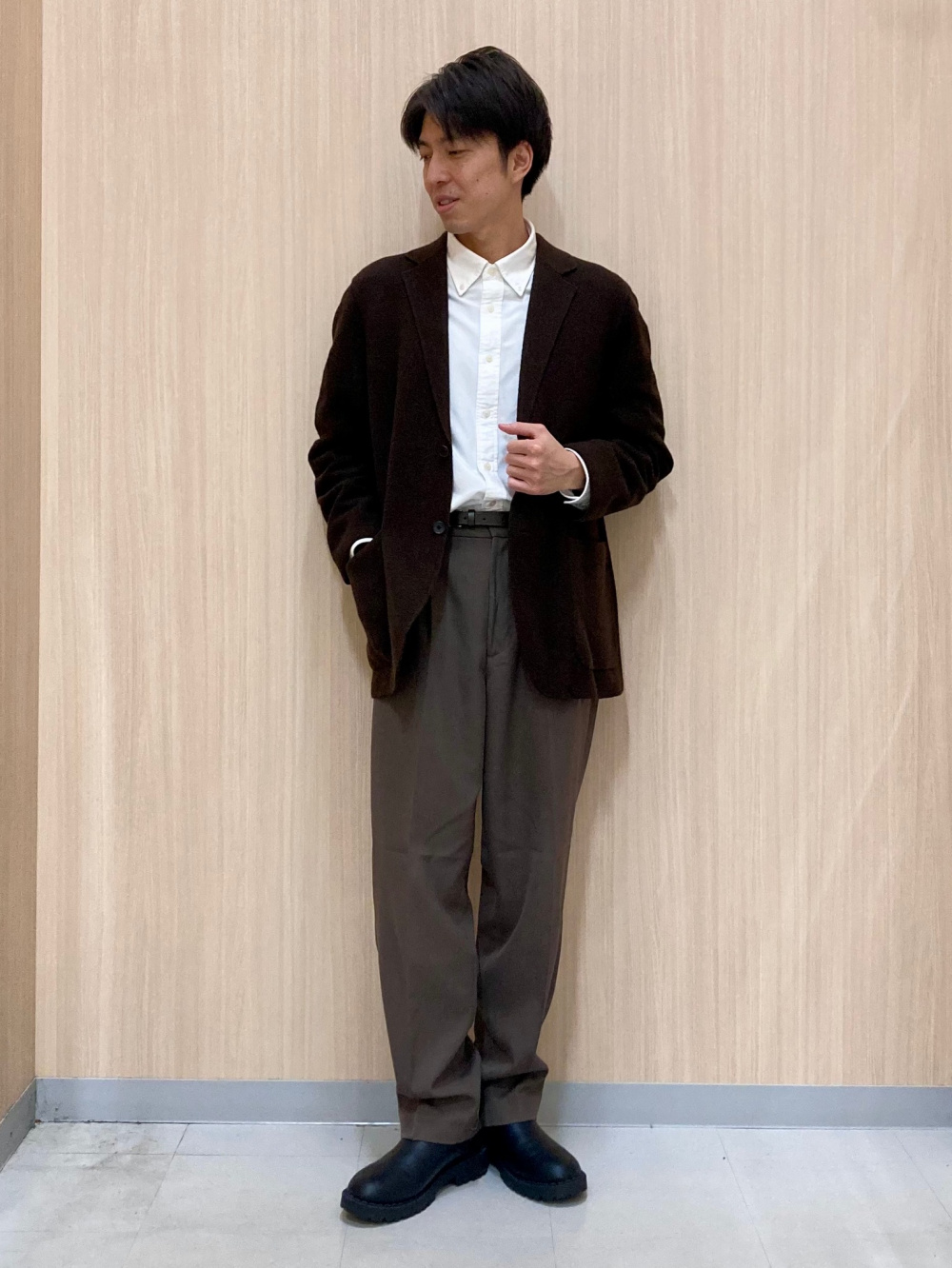 UNIQLO C ニットジャケット •タックワイドテーパードパンツ セット ニットジャケット、タックワイドテーパードパンツ」の着用