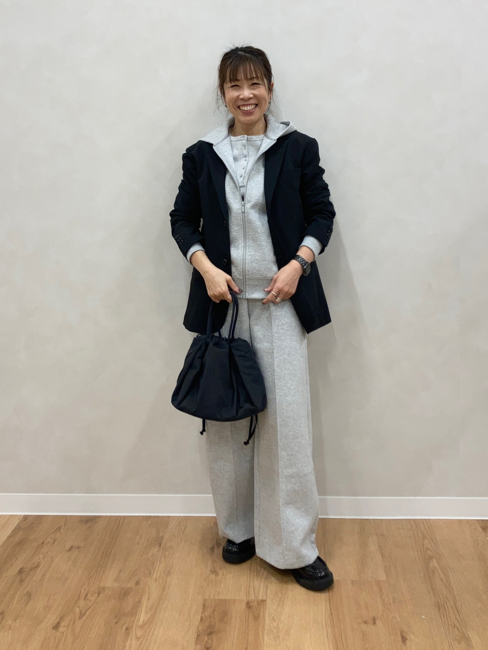 感動ジャケット、レーヨンスキッパーブラウス（7分袖）」の着用