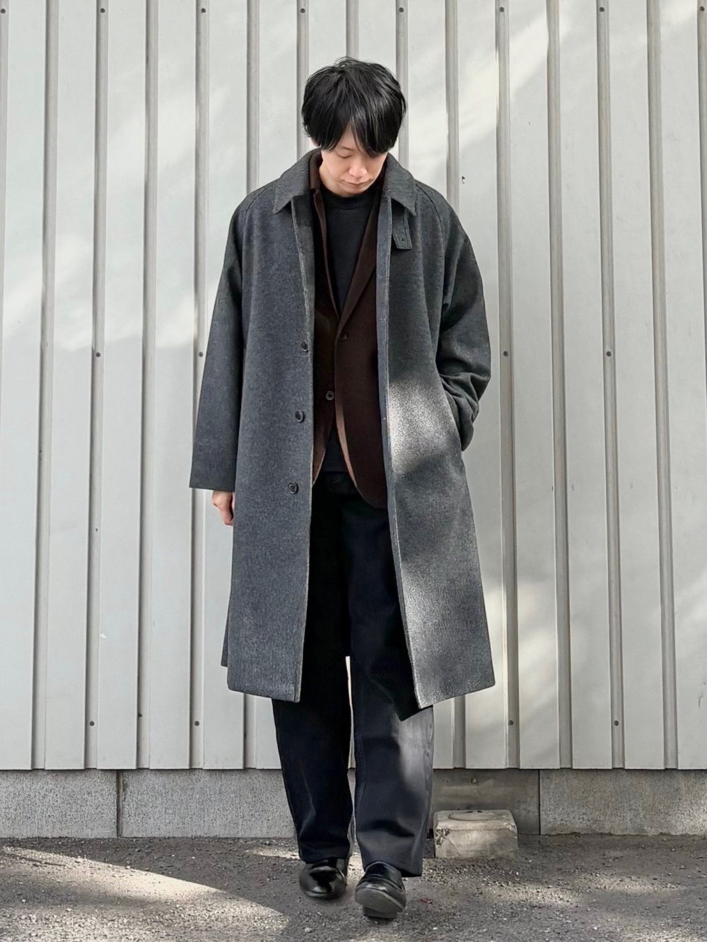 ウィンドプルーフ2WAYコート、ツイルオーバーシャツ」の着用