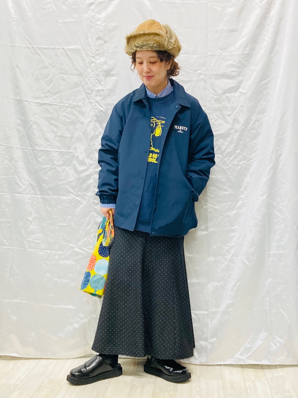 レーヨンボウタイブラウス、マーメイドマキシスカート」の着用