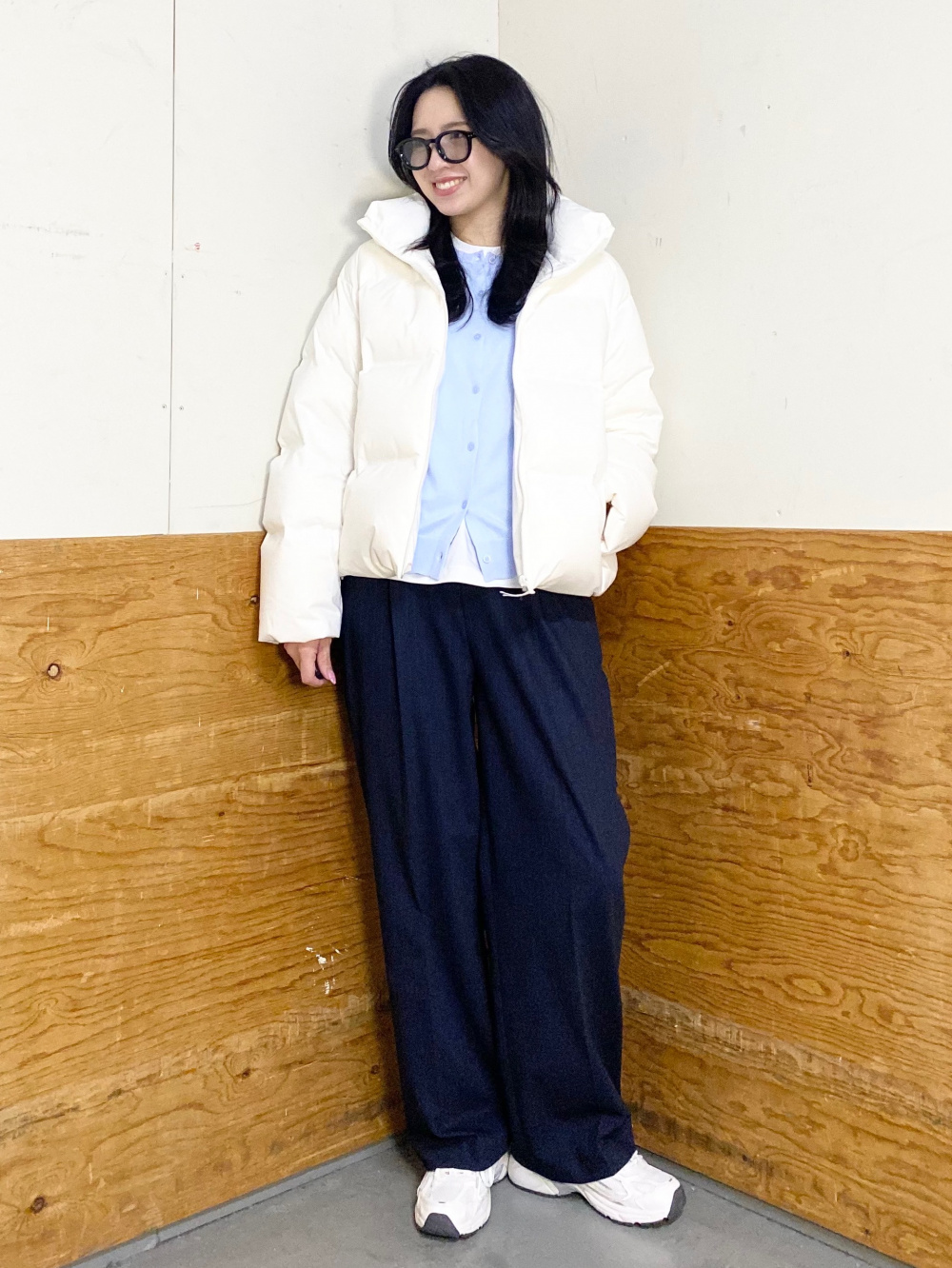 エアリズムコットンT、タックワイドストレートパンツ」の着用