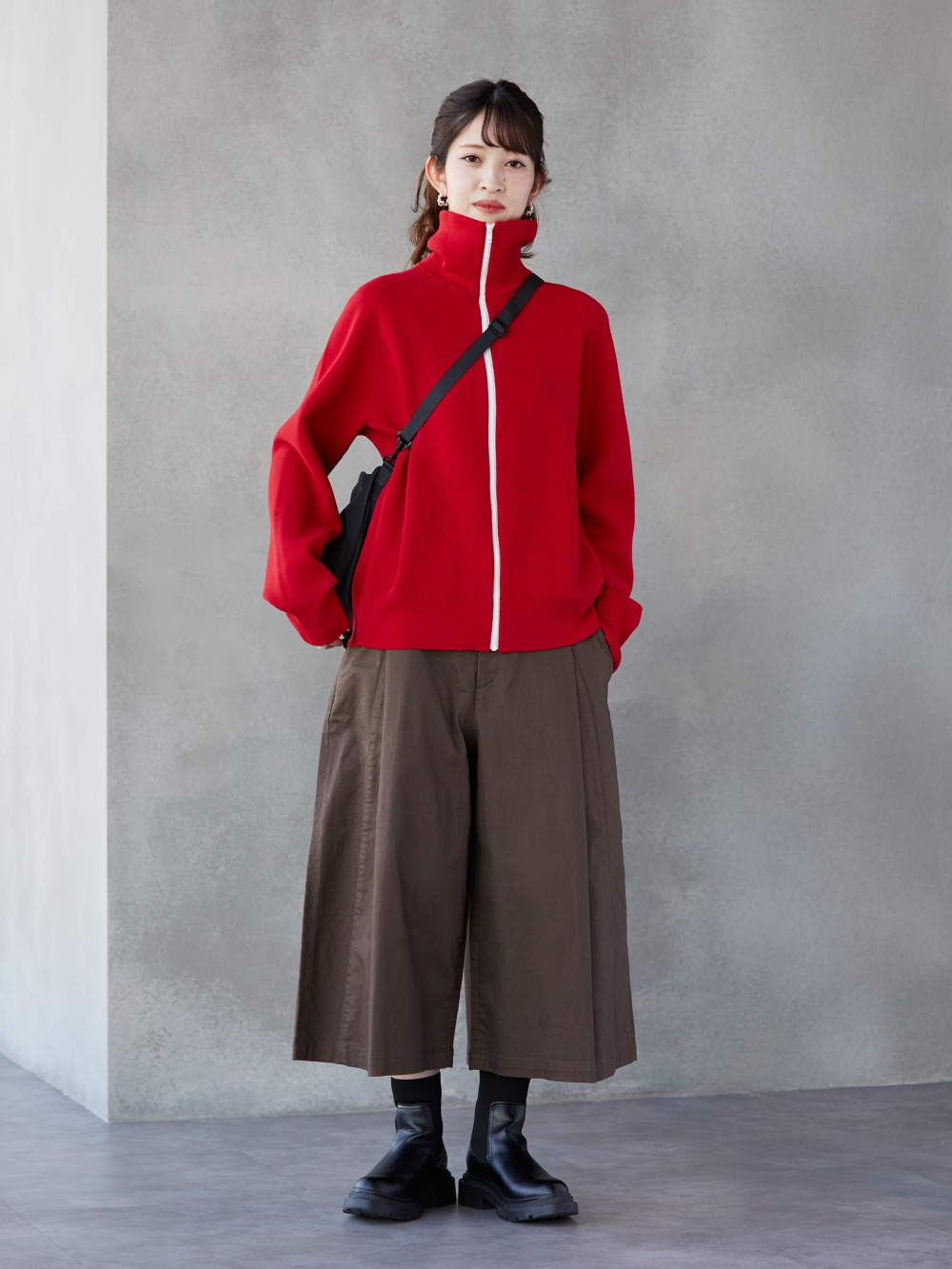 ミラノリブフルジップカーディガン、ボクシーニットT」の着用