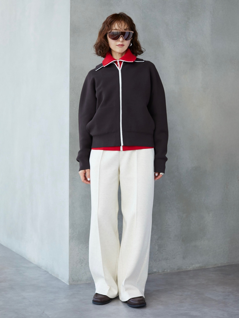 ミラノリブフルジップカーディガン、ボクシーニットT」の着用