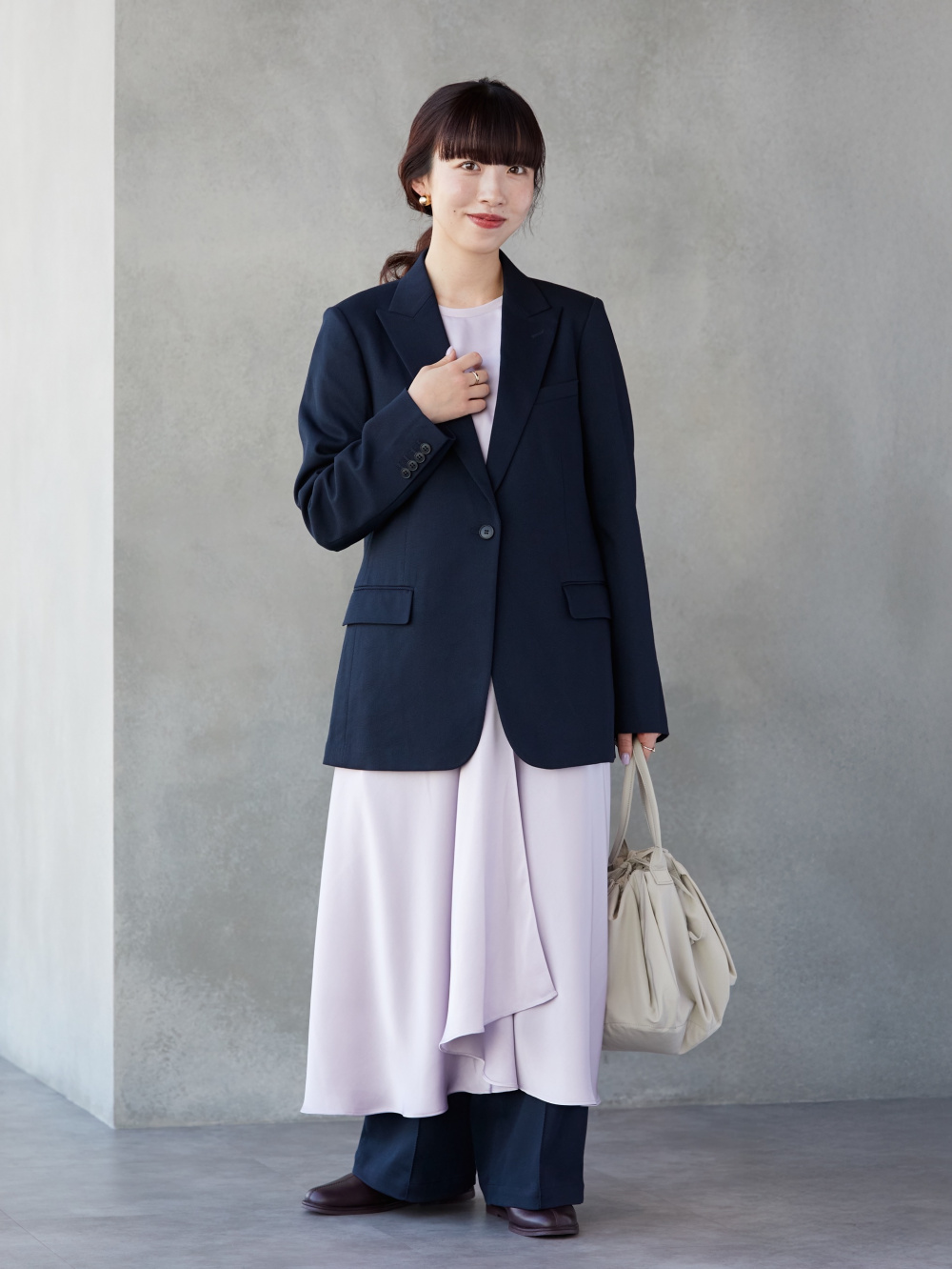 スウェットワイドショーツ、ミラノリブフルジップカーディガン」の着用