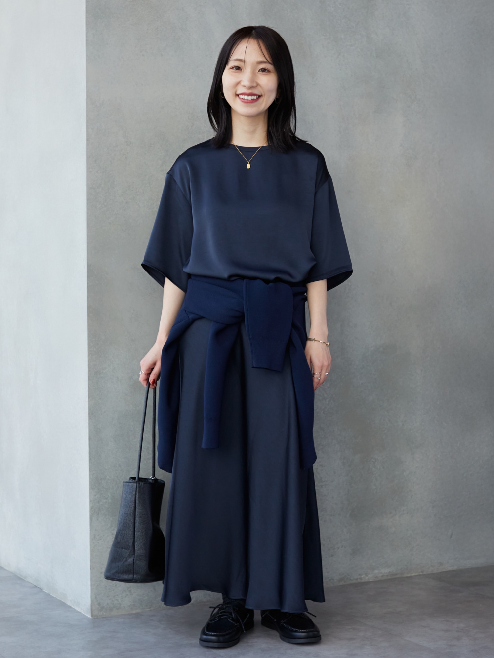 【新品未使用タグ付き】 UNIQLO サテンオーバーサイズショートブラウス五分袖 ブロードオーバーサイズシャツ、サテンオーバーサイズショートブラウス