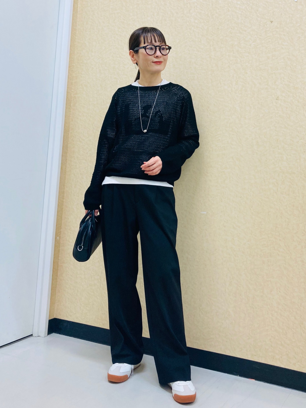 今季　新品　UNIQLO カシミヤクルーネックショートカーディガン S 黒 カシミヤクルーネックショートカーディガン、ジャージーバレルレッグ