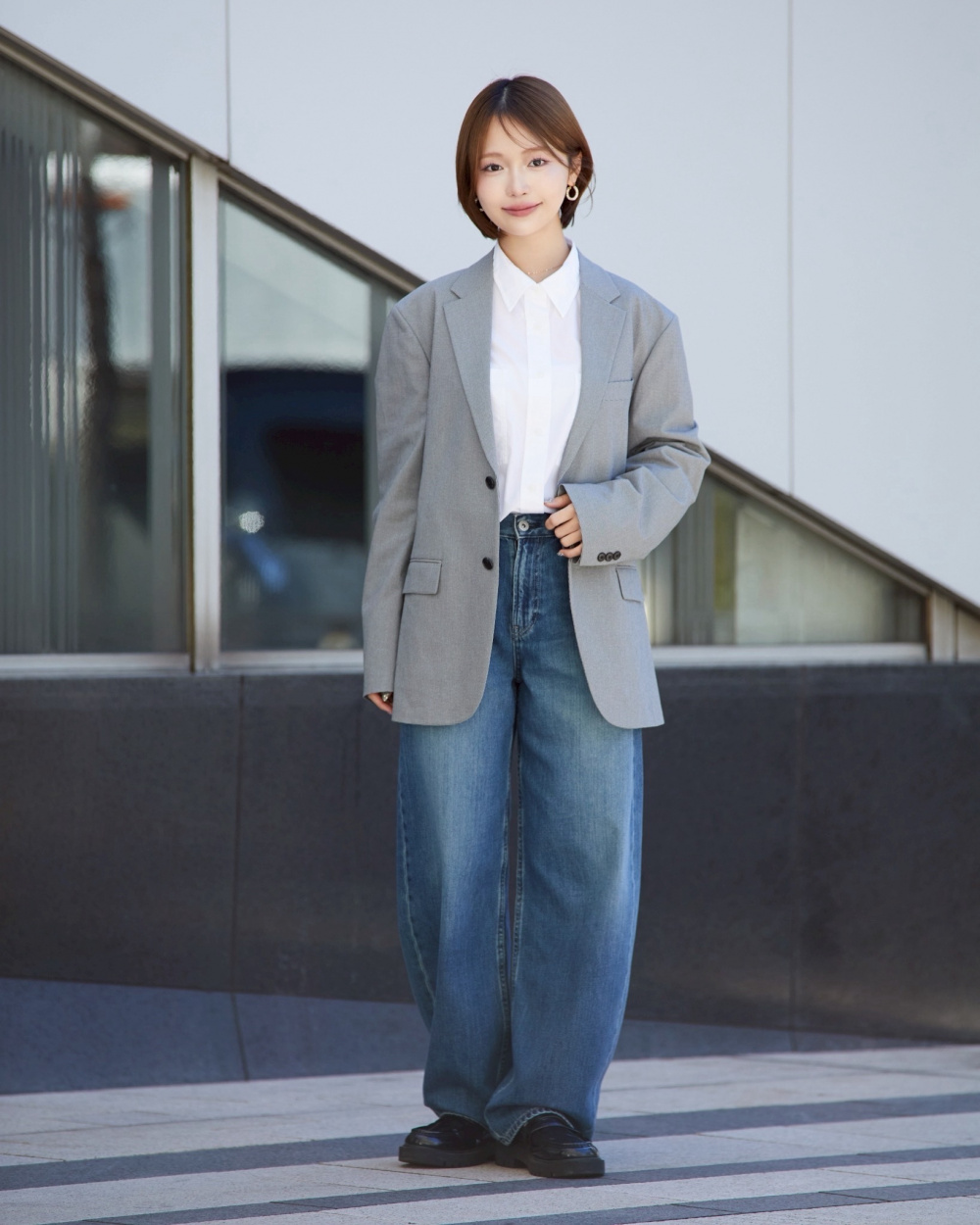 感動ジャケット/チドリ、コットンオーバーサイズシャツ」の着用