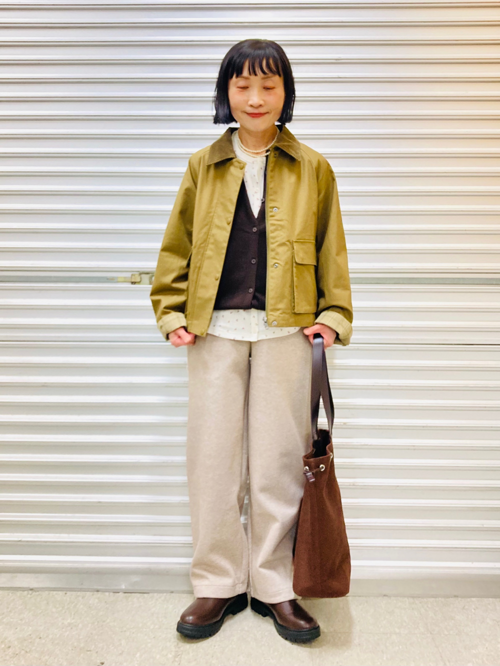 感動ジャケット、レーヨンボウタイブラウス」の着用コーディネート